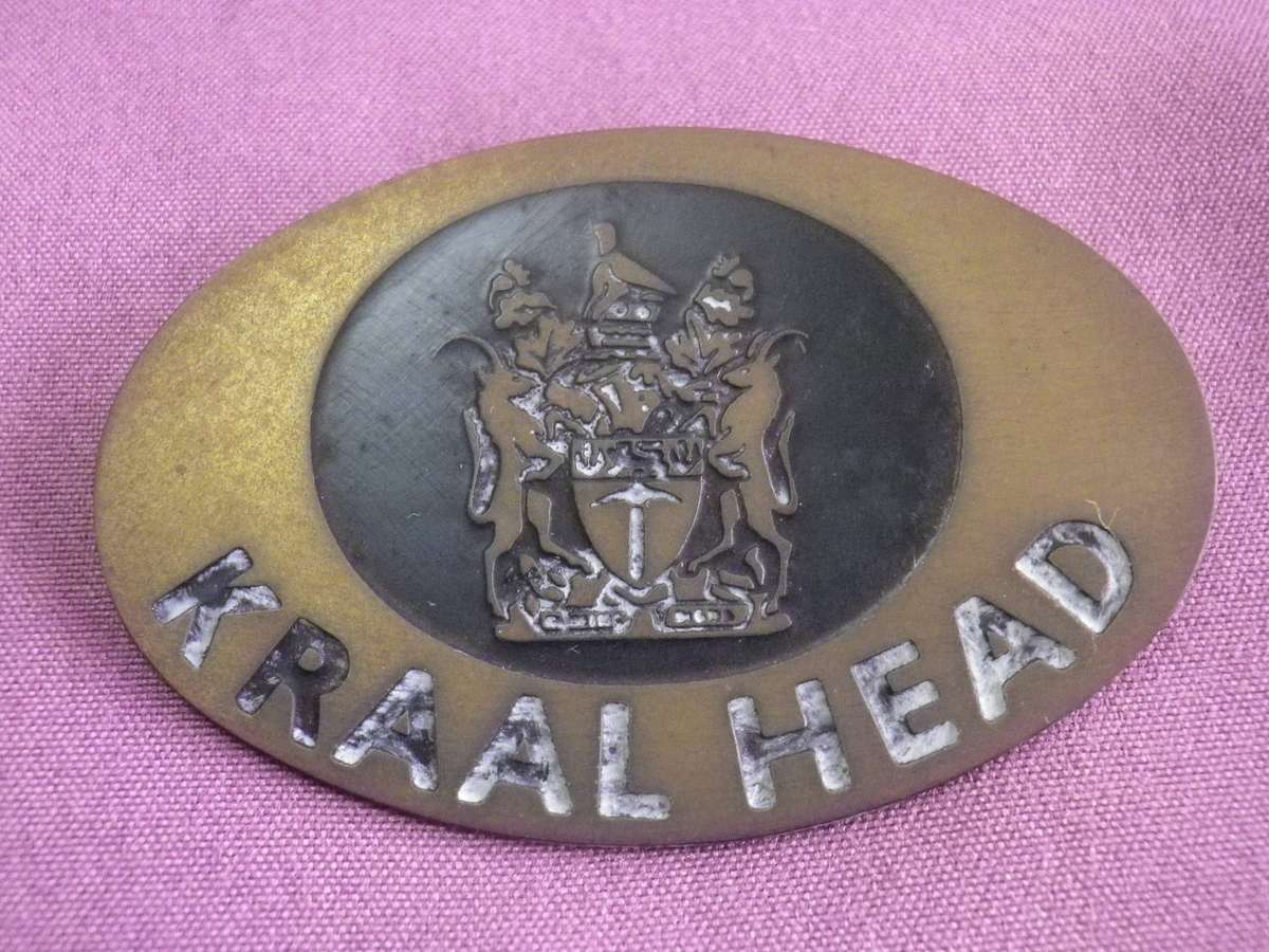 RHODESIA INTERNAL AFFAIRS - KRAALHEAD BRASS + ENAMEL BREAST BADGE     (493)