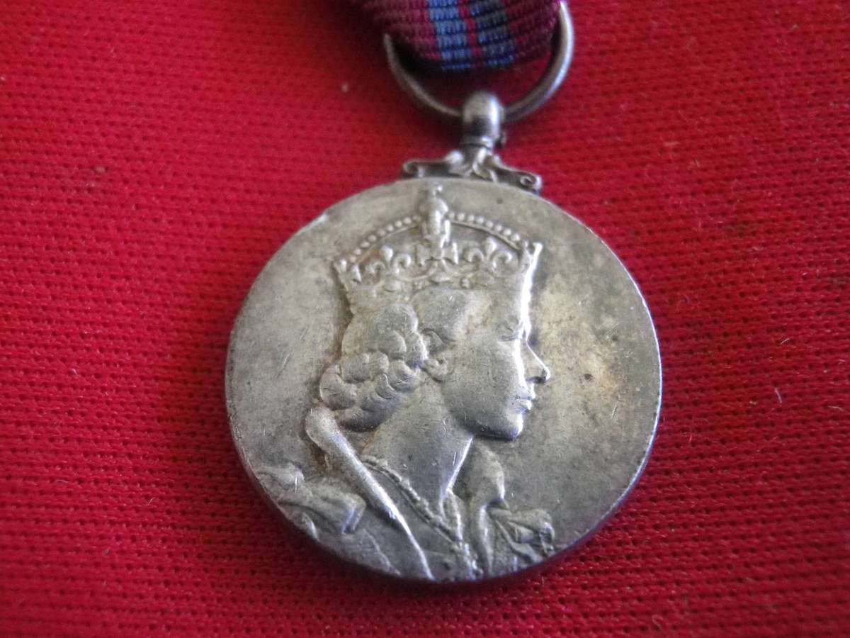 BRITISH - QEII CORONATION MINIATURE MEDAL - 2ND JUNE 1953    (4025)