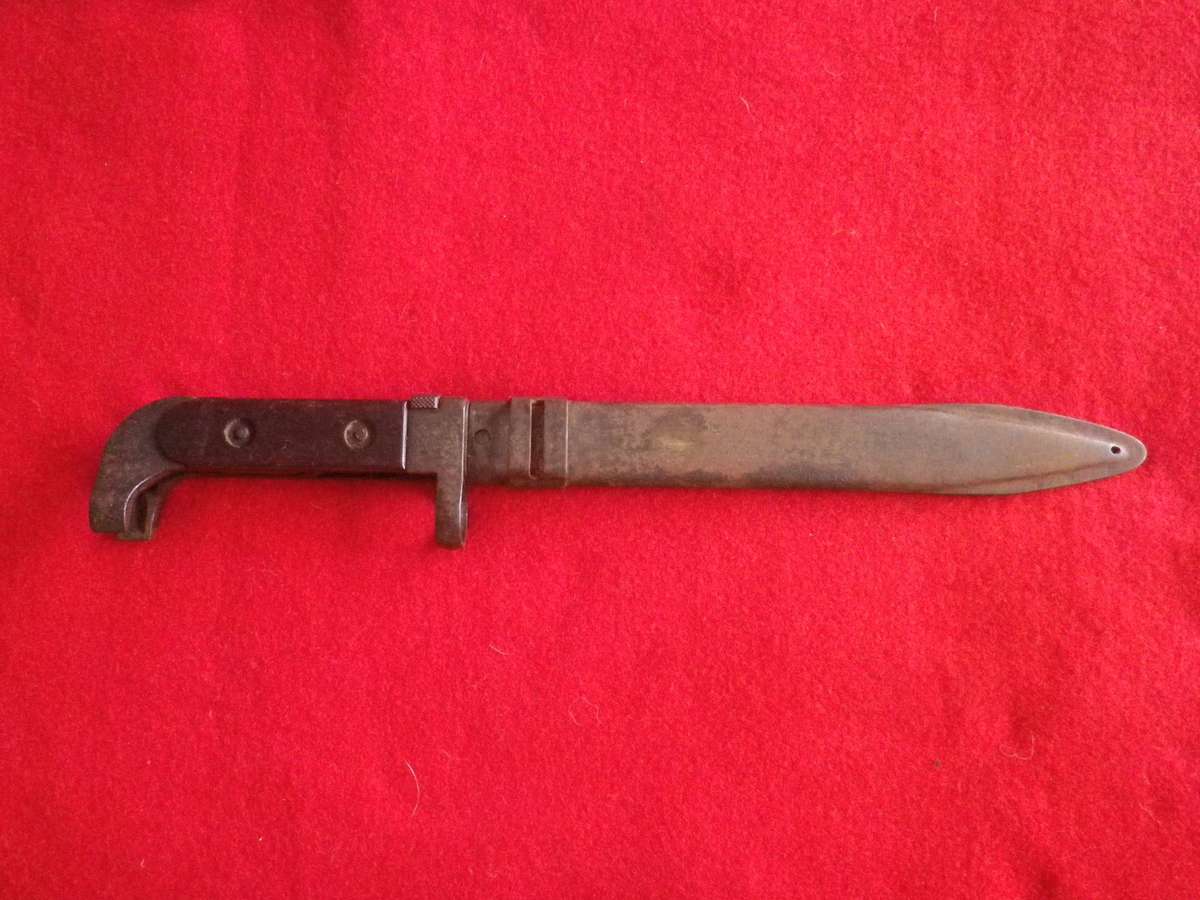 RHODESIAN BUSH WAR PICK UP - EARLY AK BAYONET - NOTE CONDITION - BLADE PAINTED SILVER  (4069)