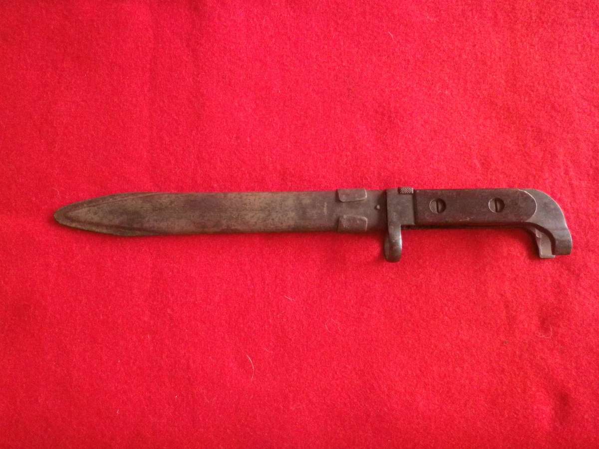 RHODESIAN BUSH WAR PICK UP - EARLY AK BAYONET - NOTE CONDITION - BLADE PAINTED SILVER  (4069)