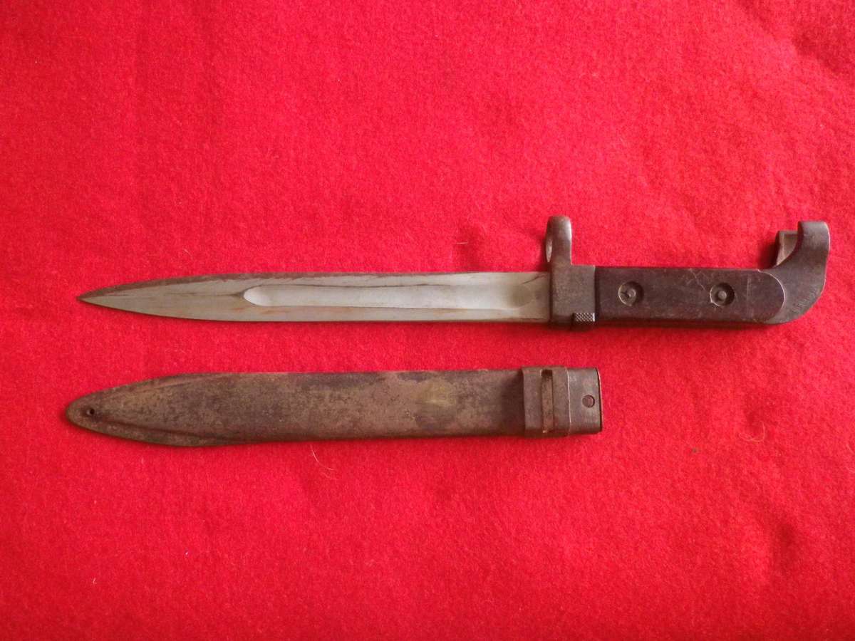 RHODESIAN BUSH WAR PICK UP - EARLY AK BAYONET - NOTE CONDITION - BLADE PAINTED SILVER  (4069)