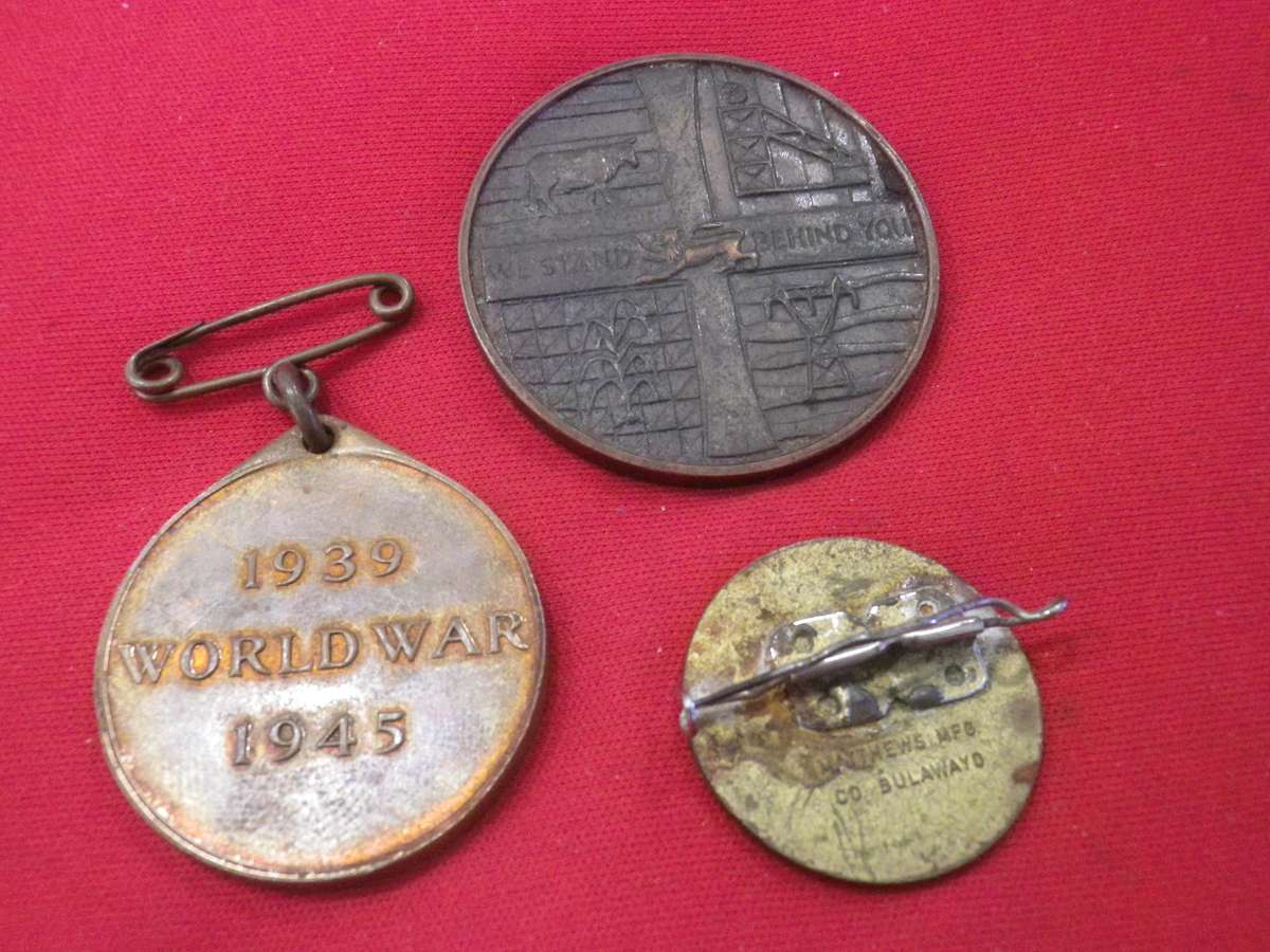 RHODESIAN COMMEMORATIVE MEDALLIONS - BRONZE INDEPENDENCE, WW2, + BYO 75TH ANNIVERSARY (8982)