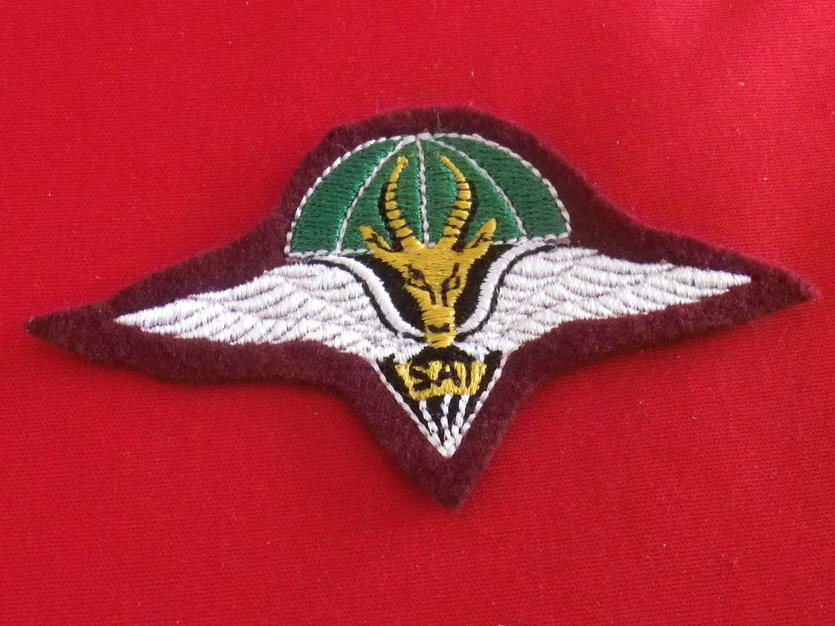 SADF - 1 PARA BATTALION BERET BADGE                (8884)