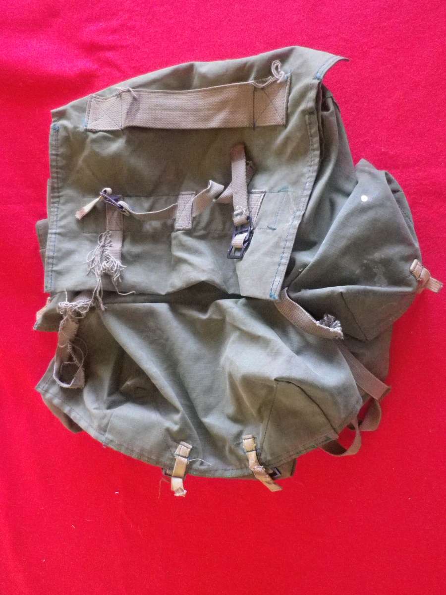 RHODESIAN ARMY - LARGE P69 RUCKSACK - SOME STRAPPING DAMAGED/MISSING   (8962)
