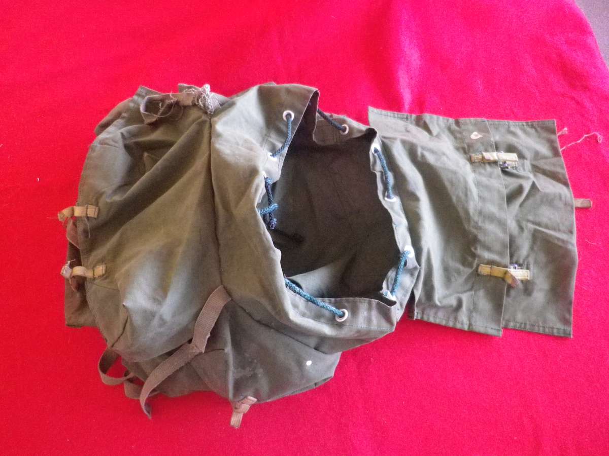 RHODESIAN ARMY - LARGE P69 RUCKSACK - SOME STRAPPING DAMAGED/MISSING   (8962)