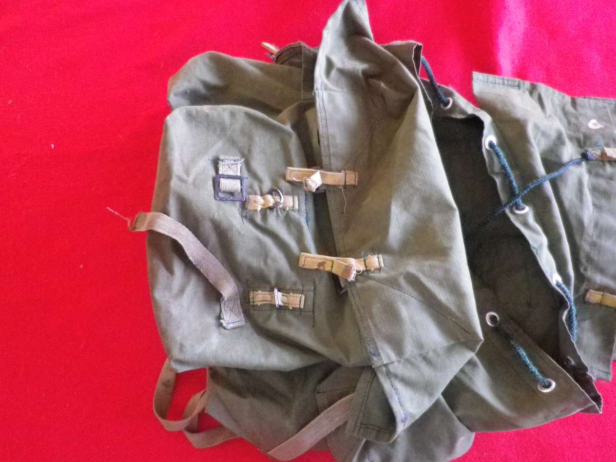 RHODESIAN ARMY - LARGE P69 RUCKSACK - SOME STRAPPING DAMAGED/MISSING   (8962)