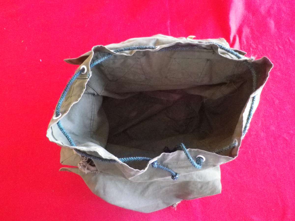 RHODESIAN ARMY - LARGE P69 RUCKSACK - SOME STRAPPING DAMAGED/MISSING   (8962)