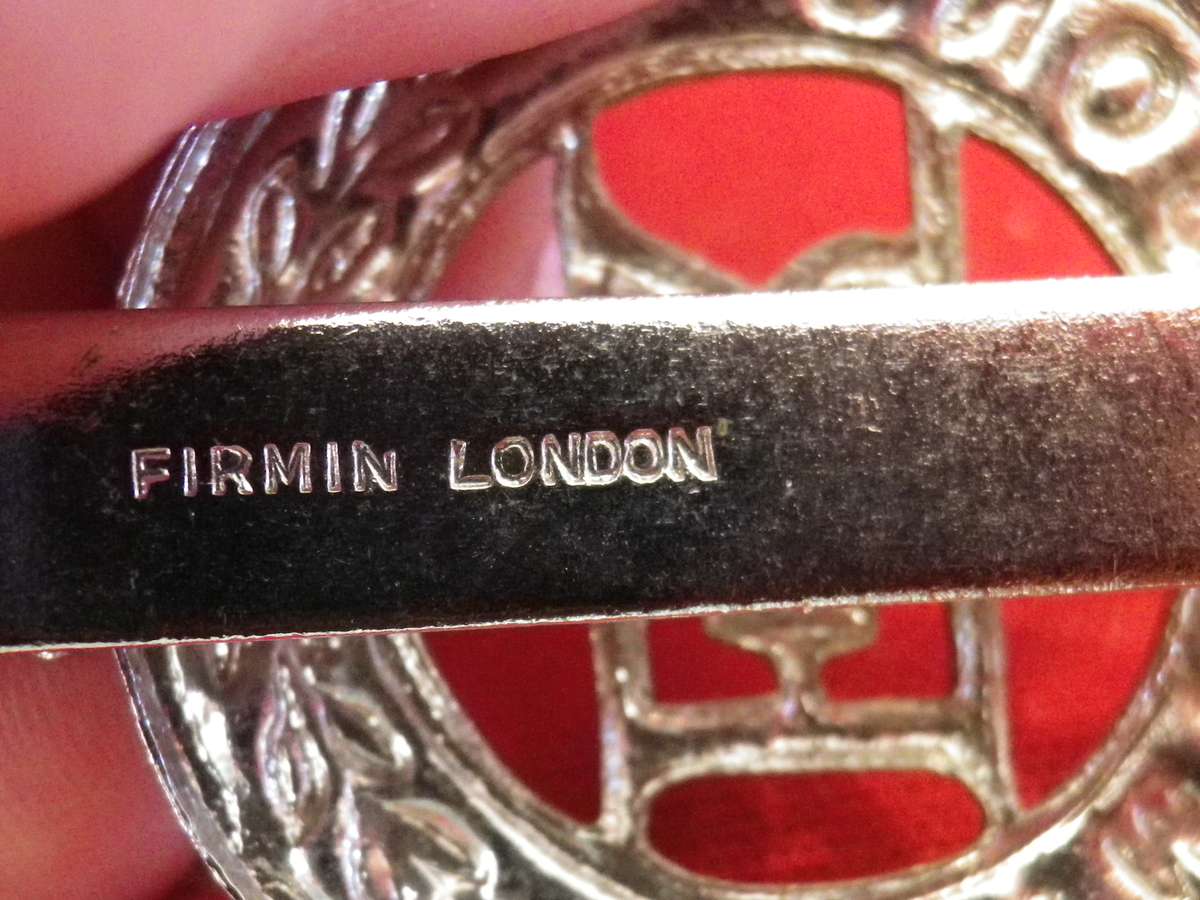 RHODESIA & NYASALAND / SOUTHERN RHODESIA - CHROME PRISONS CAP BADGE - MADE FIRMIN   (8986)