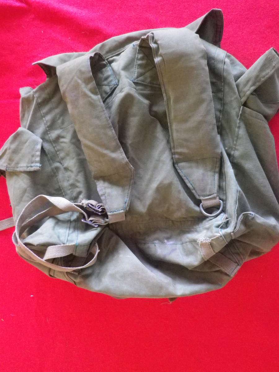 RHODESIAN ARMY - LARGE P69 RUCKSACK - SOME STRAPPING DAMAGED/MISSING   (8962)