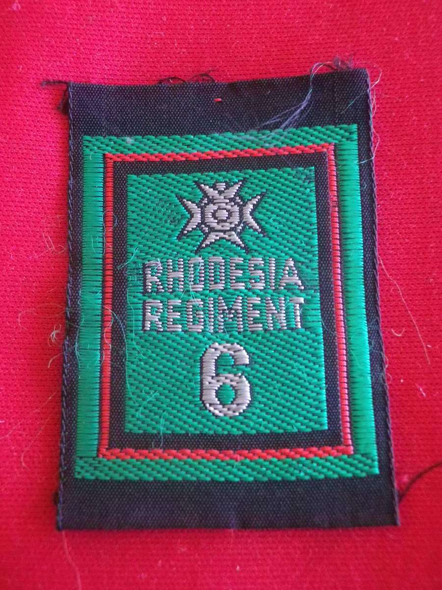 RHODESIA REGIMENT 6 BN SILK EMBROIDERED COMBAT CAP BADGE     (362)