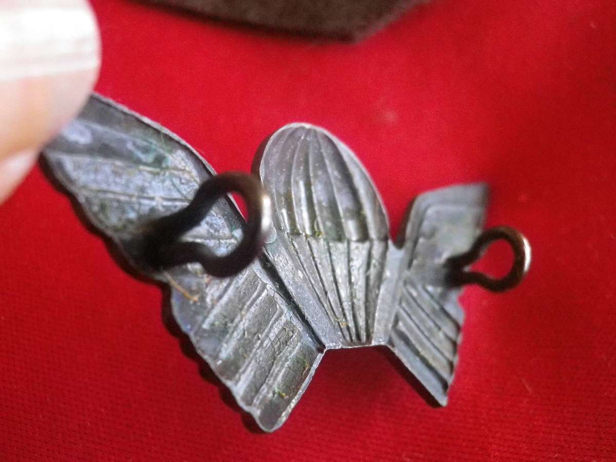 RHODESIA - SELOUS SCOUTS UN-NUMBERED WING + BACKING  - PERIOD PIECE - READ MORE BELOW (5036)