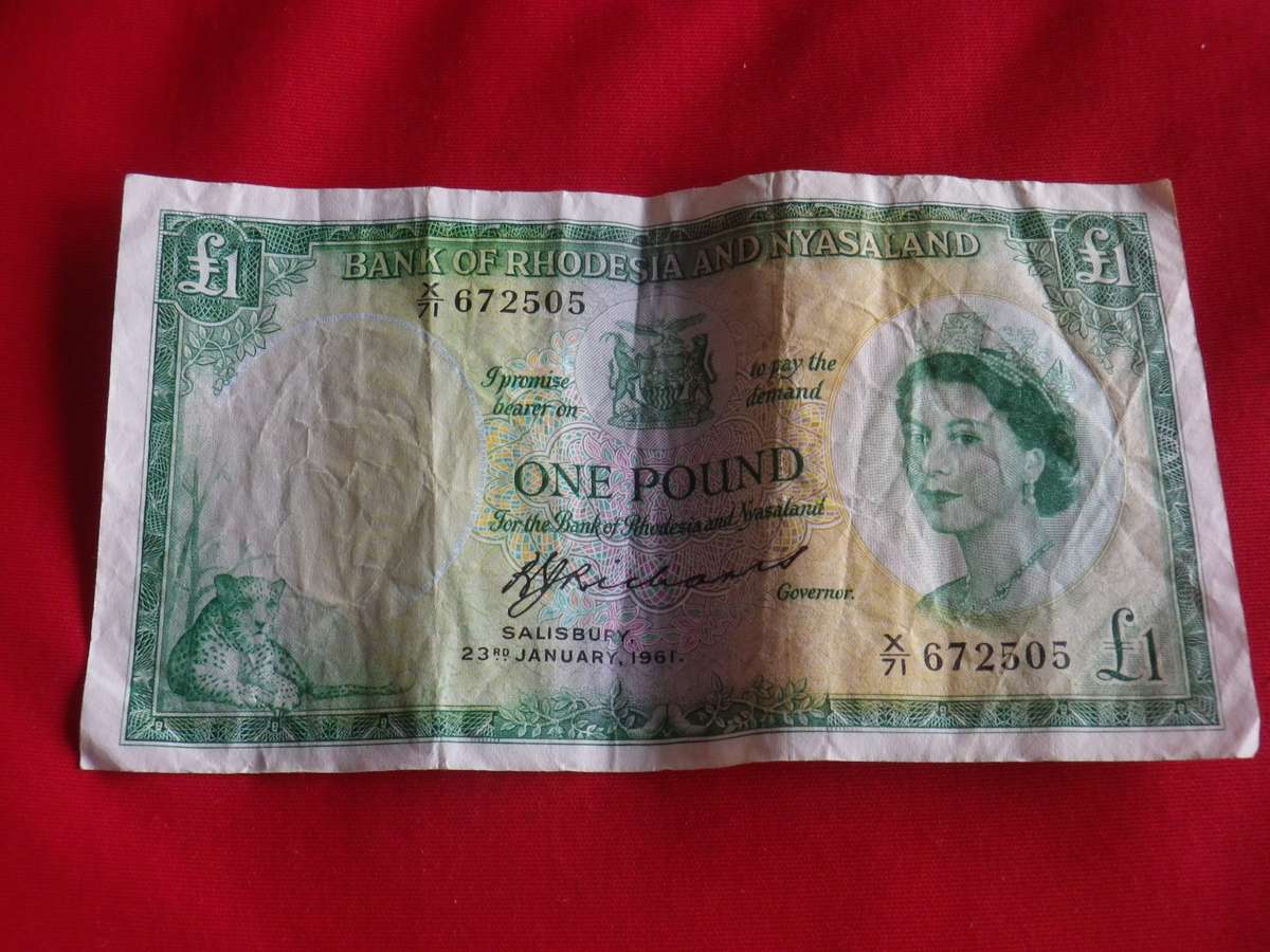 RHODESIA & NYASALAND  - 1 POUND NOTE - 23/01/1961 - CONDITION AS SEEN         (8710)