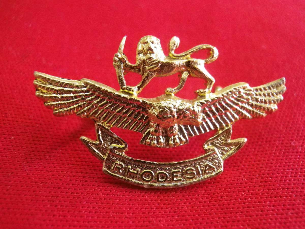 RHODESIAN AIR FORCE - WOMENS OFFICERS ANODISED CAP BADGE  - WIDTH 31mm         (290)