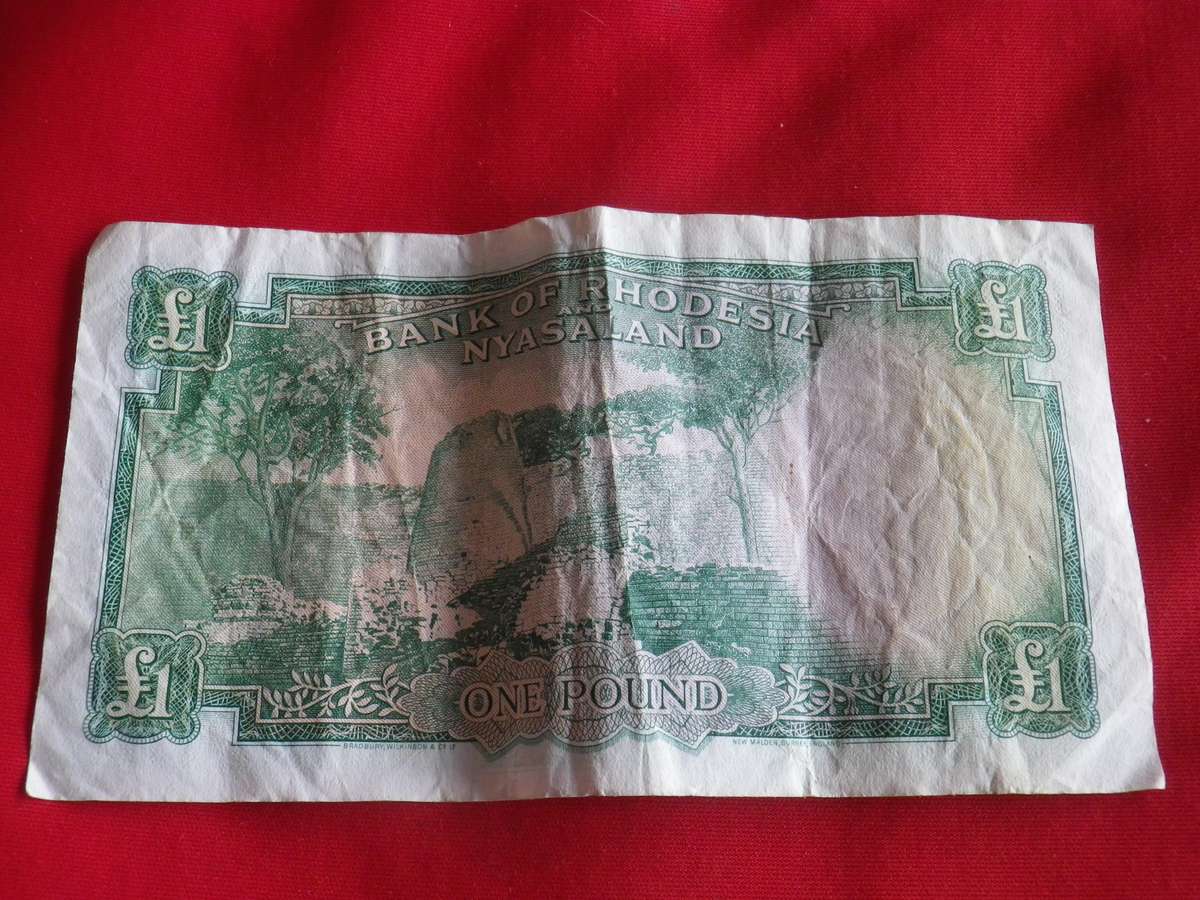 RHODESIA & NYASALAND  - 1 POUND NOTE - 23/01/1961 - CONDITION AS SEEN         (8710)