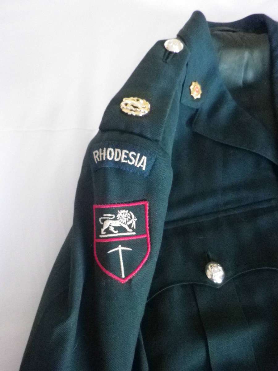 RHODESIAN ARMY SERVICES CORPS MAJORS DRESS "GREENS" JACKET - 1 SMALL MOTH HOLE (4083)