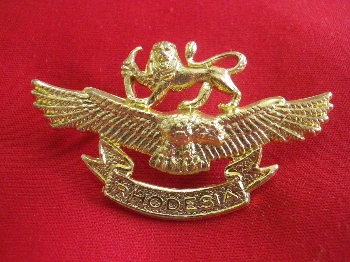 RHODESIAN AIR FORCE - AIRMANS ANODISED CAP BADGE     (293)