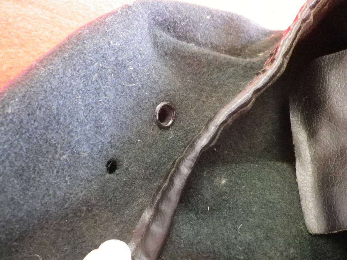 RHODESIAN AFRICAN RIFLES BERET - HAS 2 HOLES NEAR BADGE + 1 EYELET STUD MISSING - RIM 52CM/20" (276)