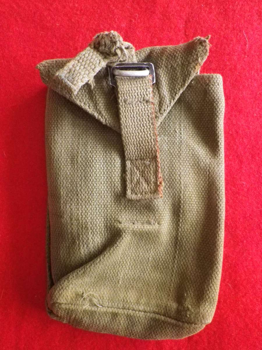 RHODESIAN ARMY - P69 FN AMMO POUCH               (8997)