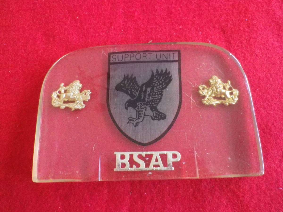 RHODESIA - BSAP SUPPORT UNIT ORIGINAL PATCH + COLLARS+ TITLE ENCASED IN RESIN -SIZE 16 x 10.5cm(415)