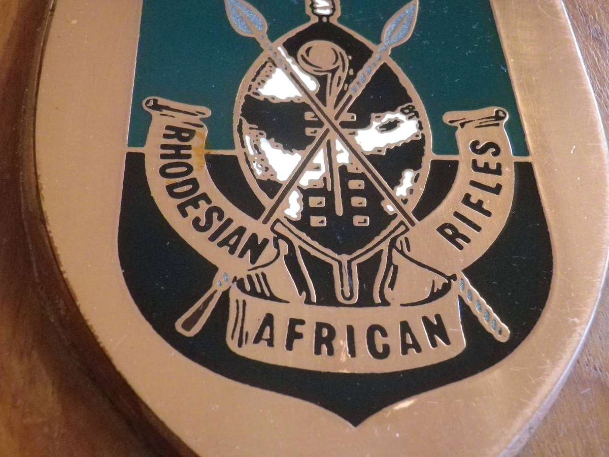 RHODESIAN AFRICAN RIFLES (RAR) PLAQUE            (412)