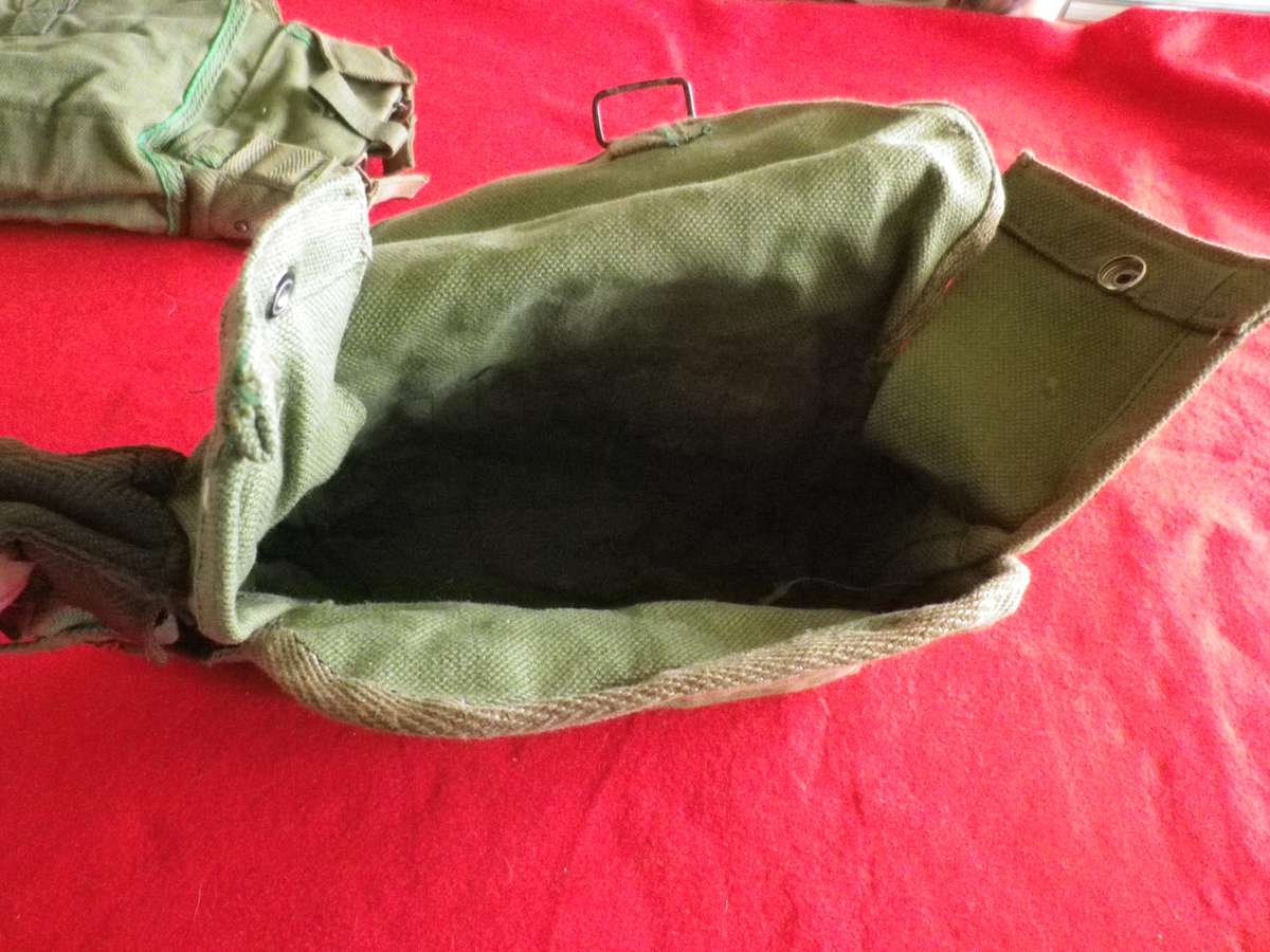 RHODESIAN ARMY - P69 LEFT & RIGHT PAIR OF KIDNEY POUCHES            (8998)