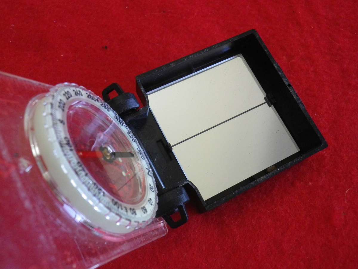 RHODESIAN ARMY - SUUNTO MCA FINNISH COMPASS - BELONGED TO A SELOUS SCOUT OPERATOR ALSO USED RECCES