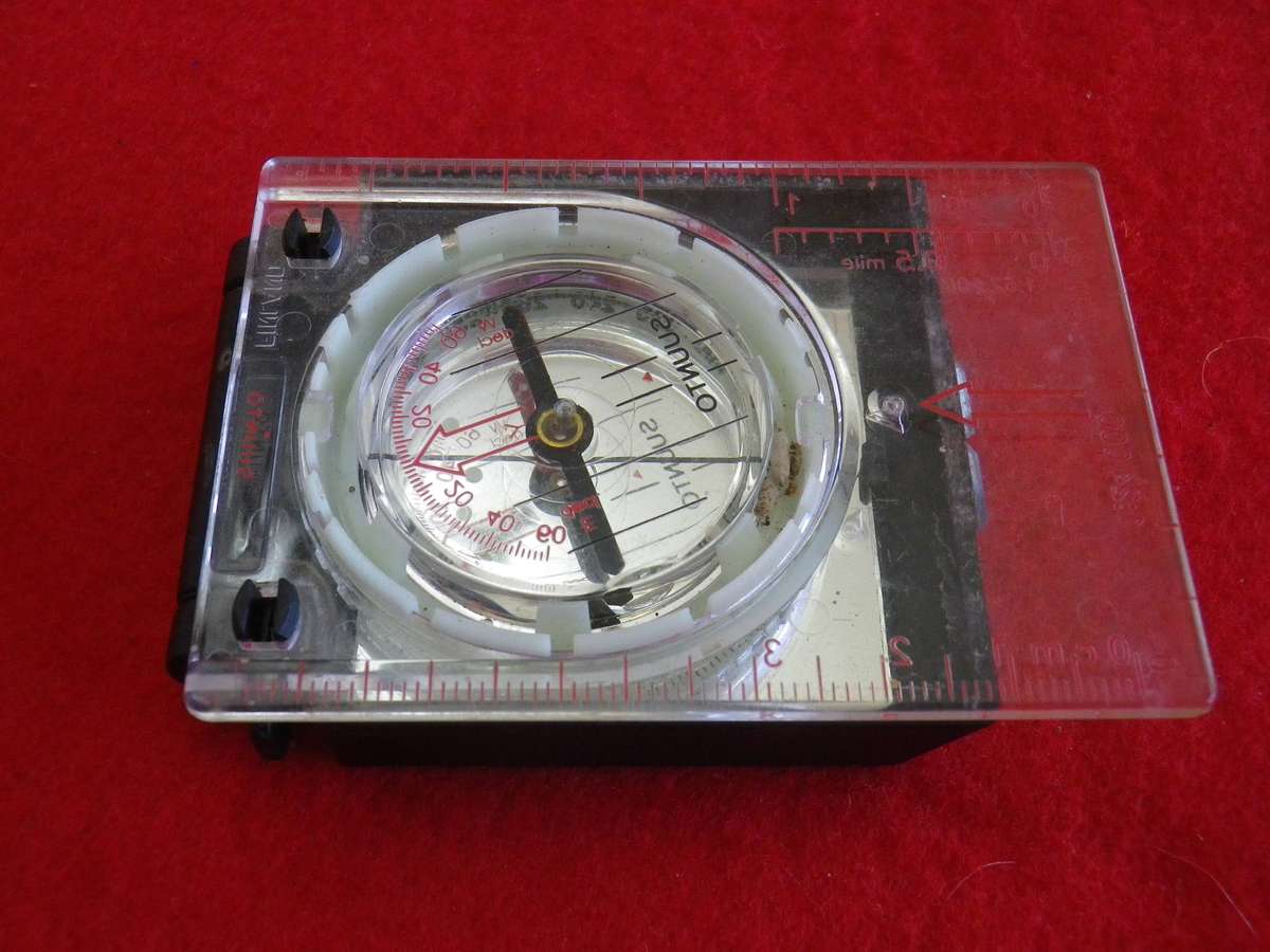 RHODESIAN ARMY - SUUNTO MCA FINNISH COMPASS - BELONGED TO A SELOUS SCOUT OPERATOR ALSO USED RECCES