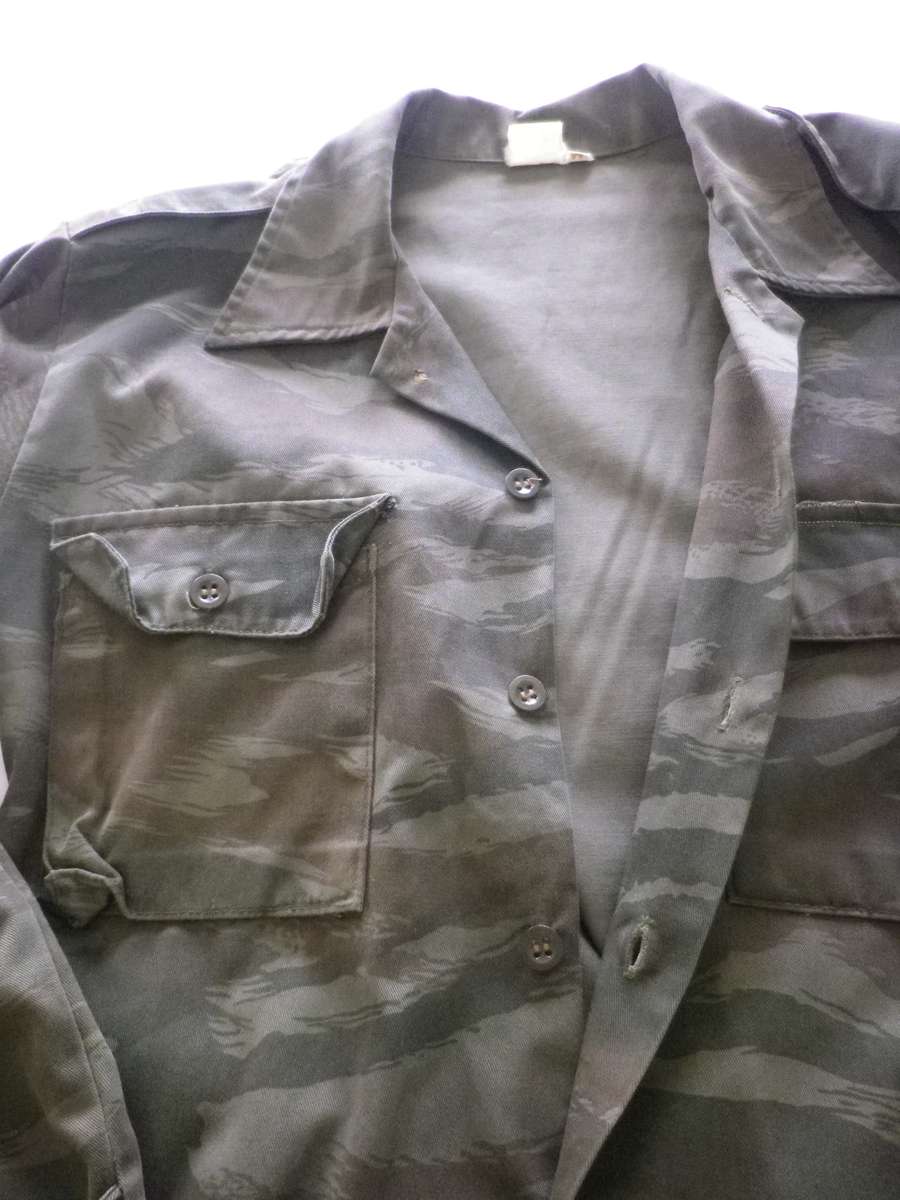 RHODESIAN BUSH WAR PICK UP - EX ZIRPA CAMMO LS SHIRT + TROUSERS - DARK PATT. SEE MORE BELOW  (8924)