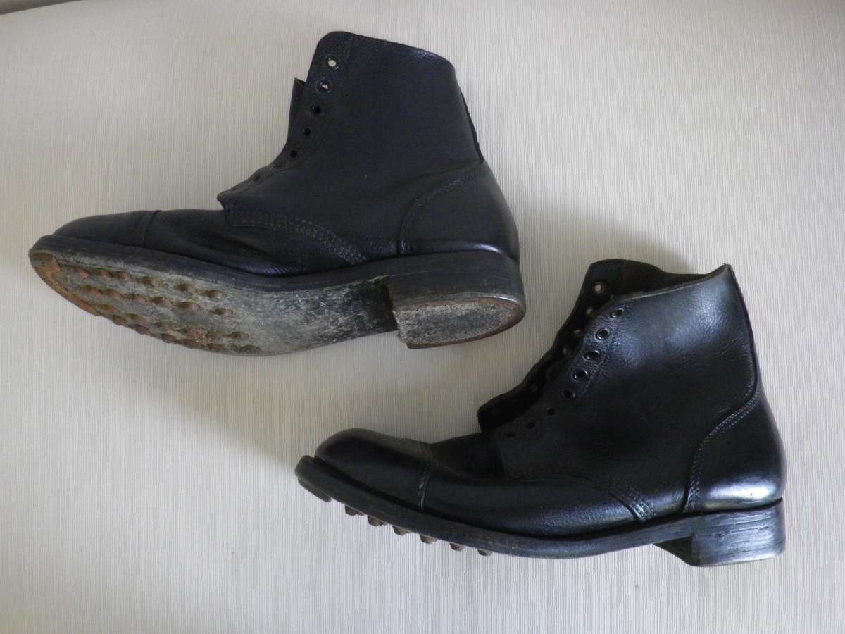 RHODESIAN ARMY ISSUED - STICK / PARADE HOBNAIL BLACK LEATHER BOOTS -SIZE 11 -INSCRIBED/STAMPED(8920)