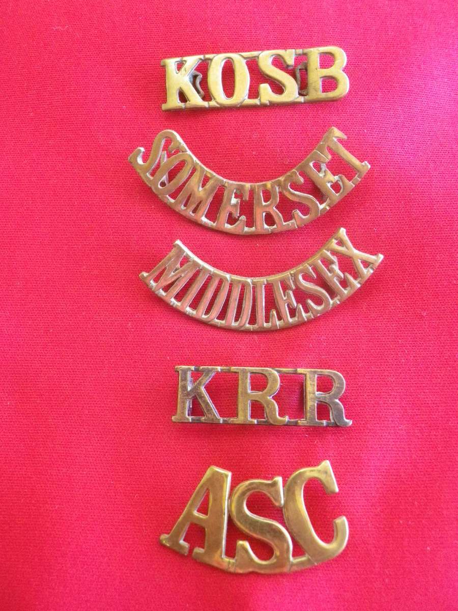BRITISH ARMY - 5 X EARLY REGIMENTAL + CORPS SHOULDER TITLES    (336)