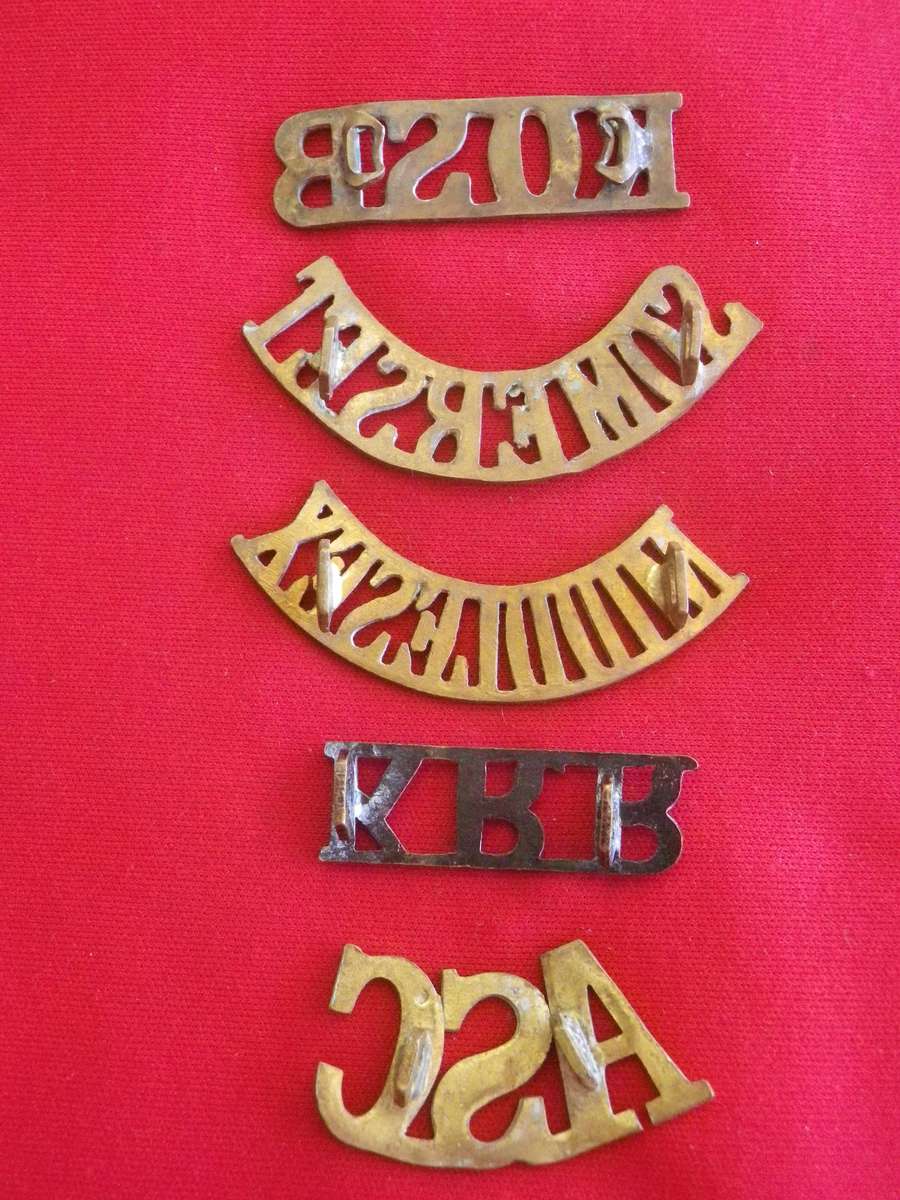 BRITISH ARMY - 5 X EARLY REGIMENTAL + CORPS SHOULDER TITLES    (336)