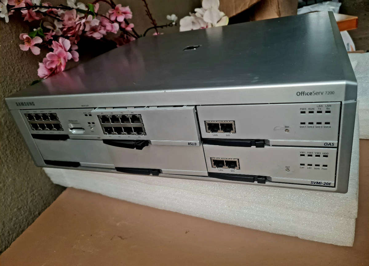 Hardly Used...Samsung OfficeServe 7200 PABX/Phone System