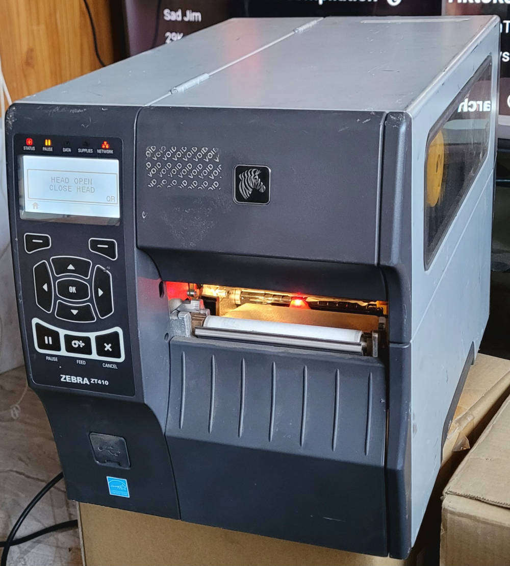 16.8Kg ZEBRA Z410 INDUSTRIAL LABLE PRINTER  (ERROR Message: HEAD OPEN/CLOSE HEAD). Selling As Is...