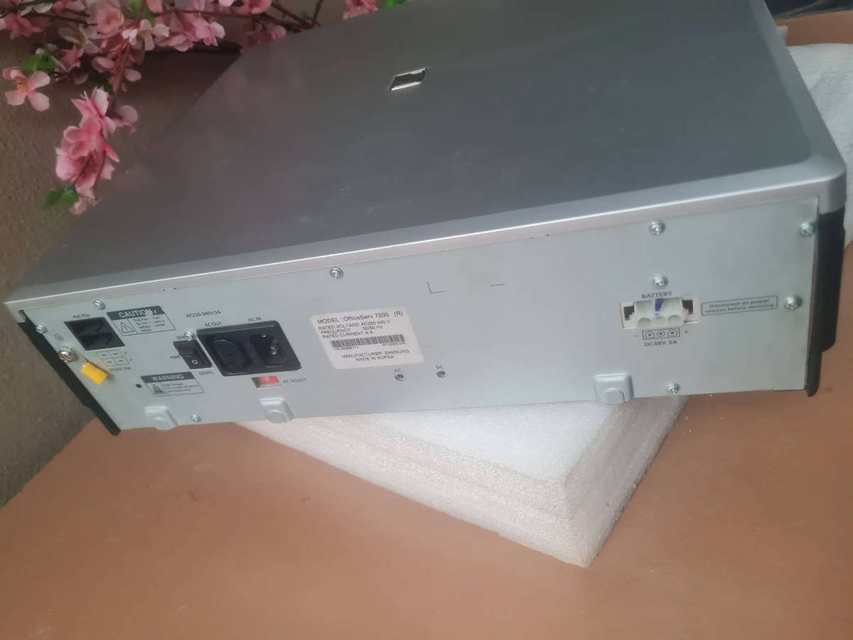 Hardly Used...Samsung OfficeServe 7200 PABX/Phone System