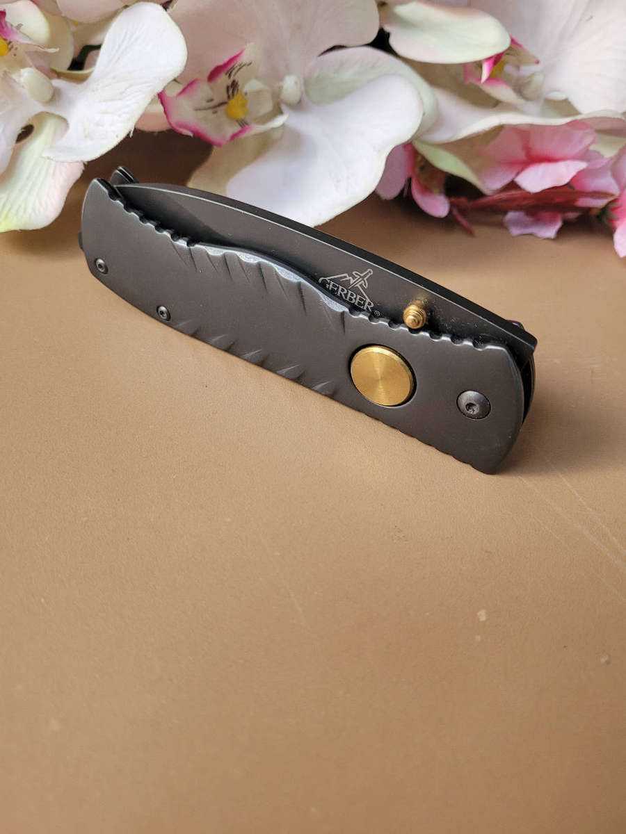 As Used...GERBER Unboxed PRESS-BUTTON Quality Pocket Knife