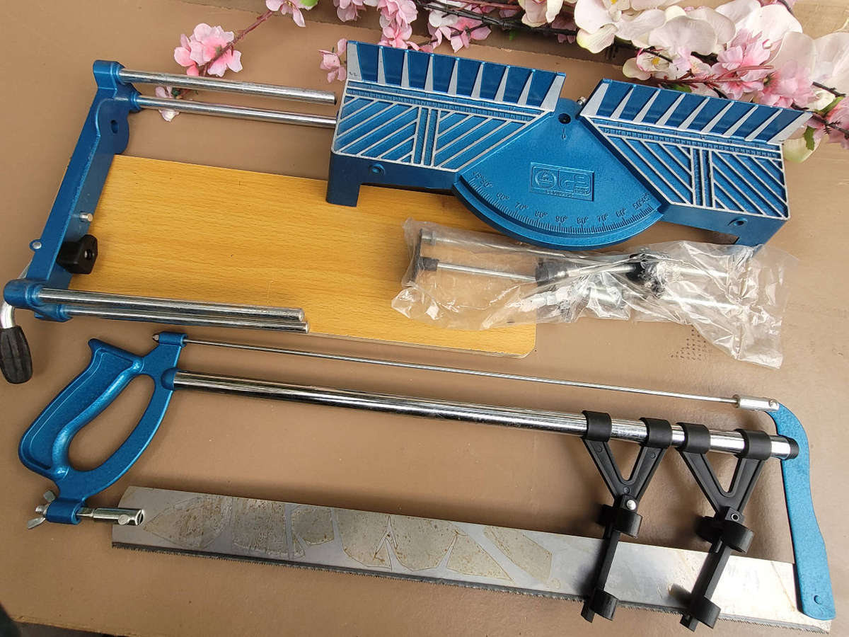 UNUESD.. 550mm UERASIA MITRE SAW (035RL). Old Packaging