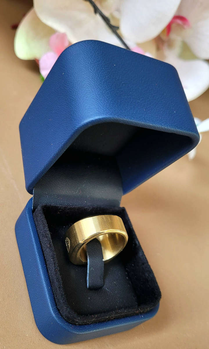 COLTON JAMES Clean-Used Men`s Delta Classic Signet Ring.