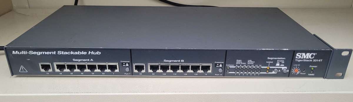 USED/Switching-On SMC Tiger Stack 3312TC Multi-Segment Stackable Hub. (Excludes Power Cable)