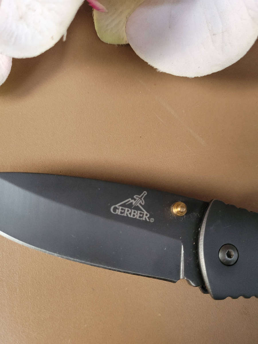 As Used...GERBER Unboxed PRESS-BUTTON Quality Pocket Knife