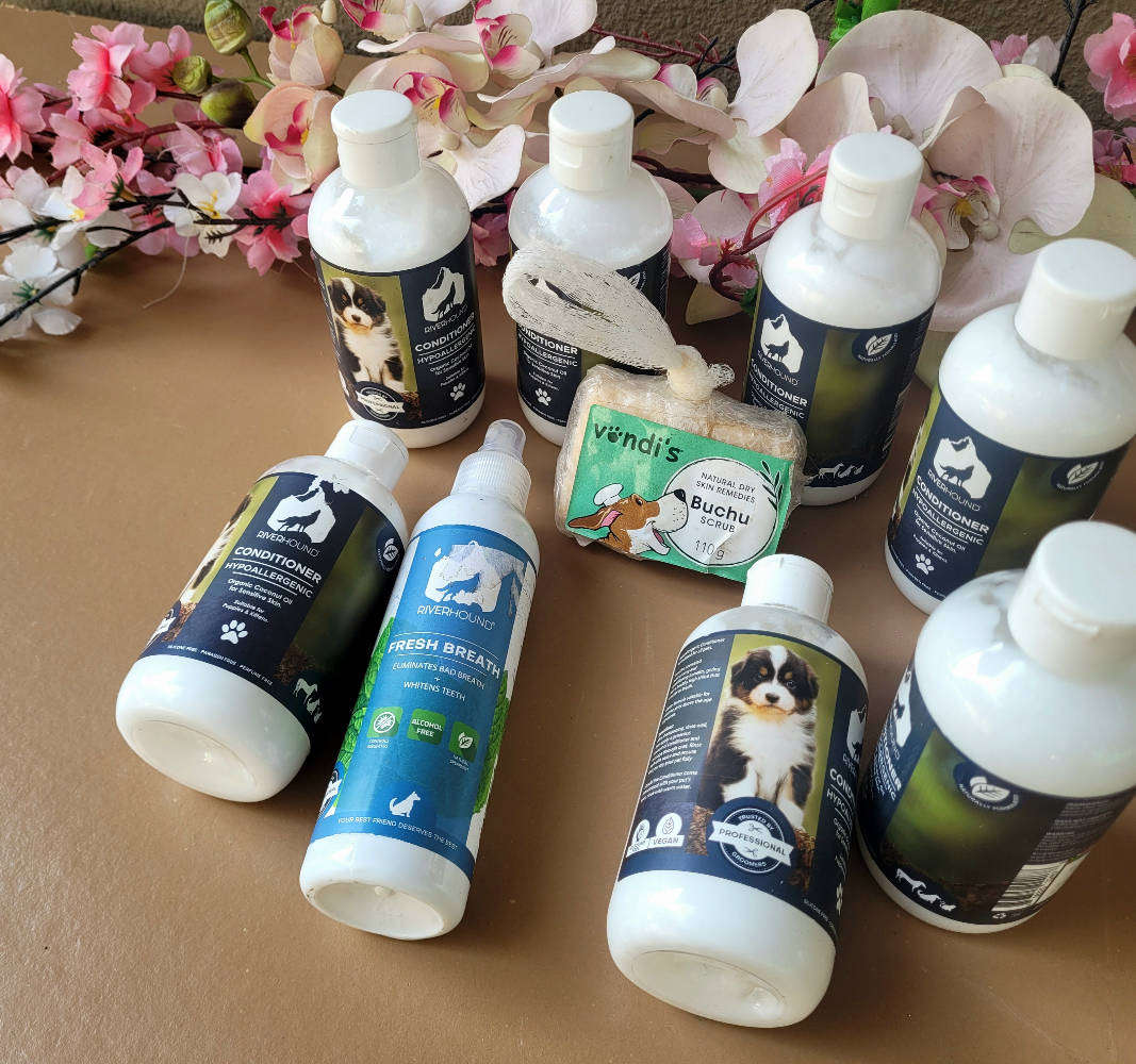 A Good Variety Of PET CARE Lot.  (Bid Per Lot)  BB: 2025/2024. See All Pics.   LAST LOT...
