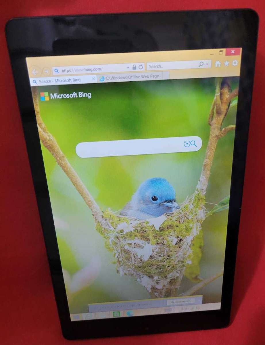 Windows 8" 16Gb NEXT BOOK WI-FI Tablet. (Almost Brand New)