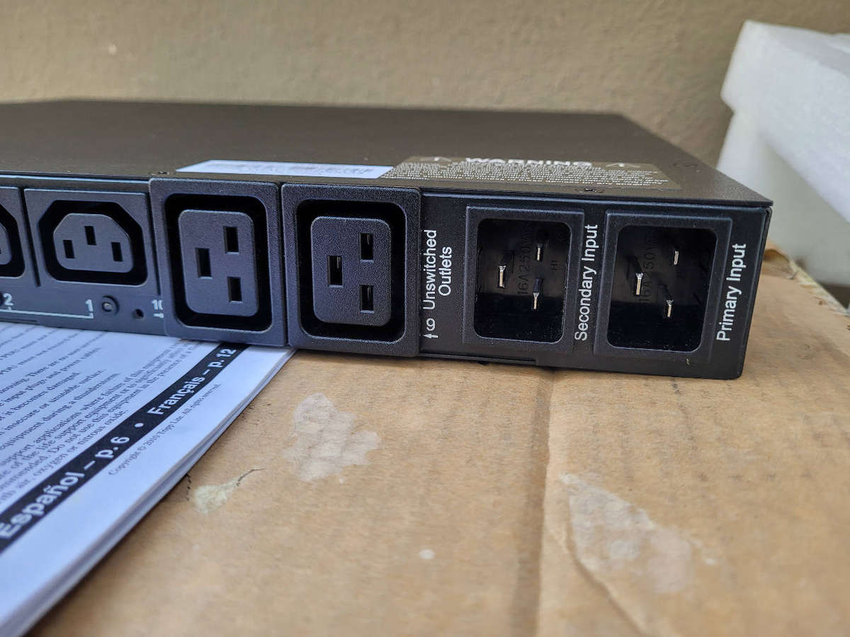UNUSED. Tripp-Lite Metered ATS PDU  1U Rack-Mount Single-Phase PDU (PDUMH20HVAT)