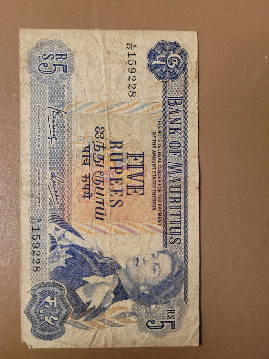 ISRAEL/MAURITIUS BANK NOTES #8 (As Pictured)  Bid Per Piece-To Take All 8x