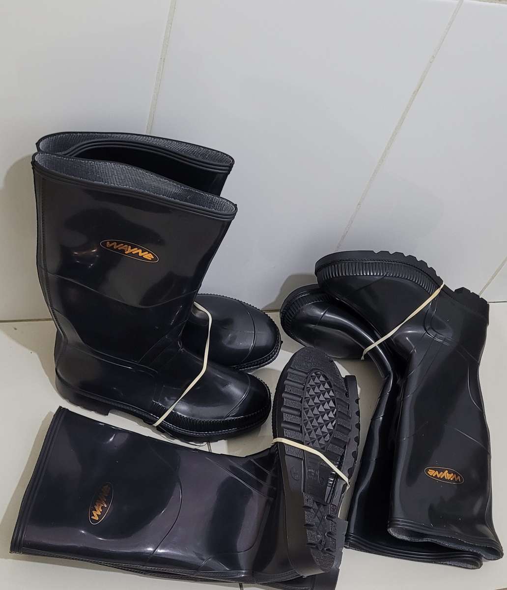 Weyne Size 9 Gum Boots - Bid Per Pair.