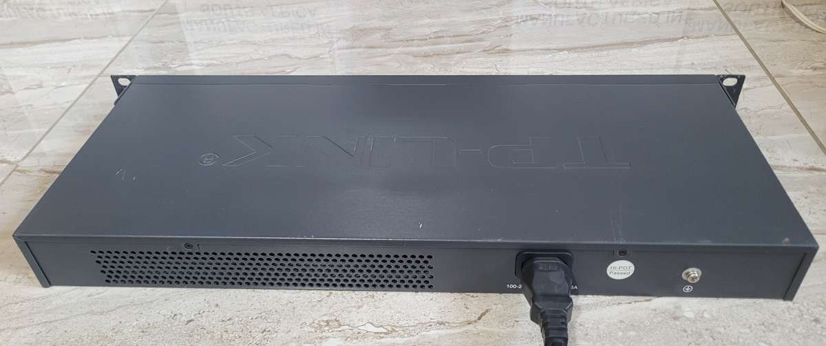 24-Port (3x6) TP Link Gigabit Switch (TL-SG1024)