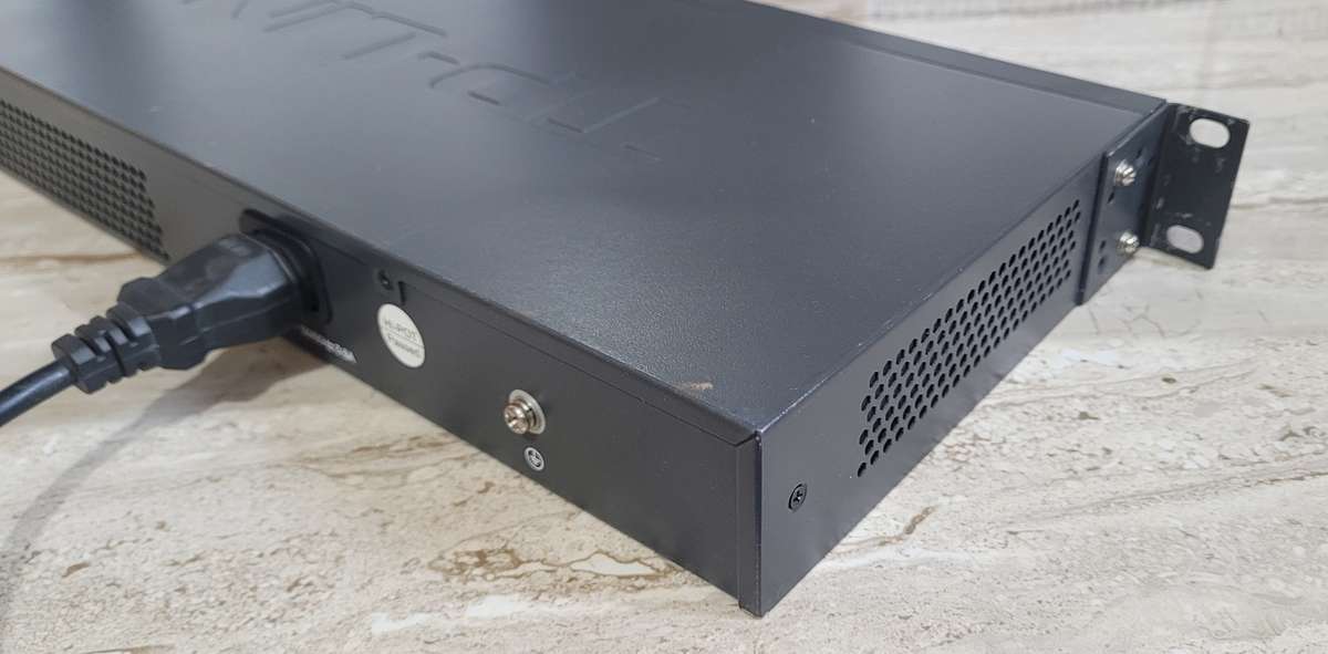 24-Port (3x6) TP Link Gigabit Switch (TL-SG1024)