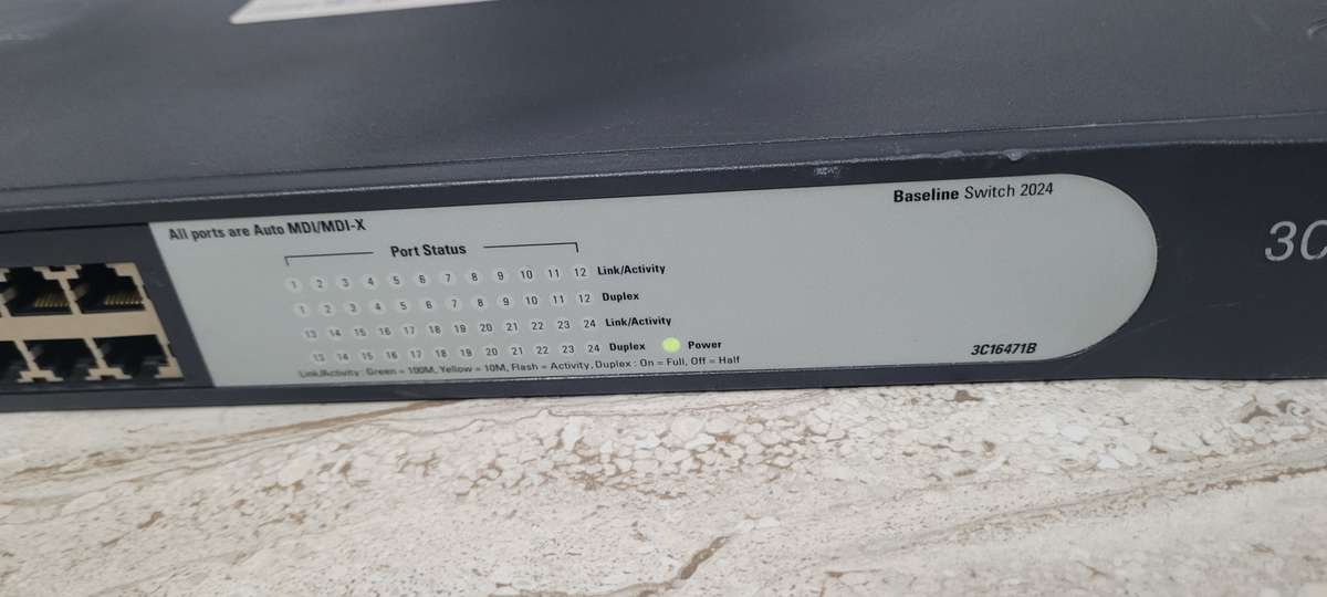 Clean USED 24-Port 3-Com BASELINE SWITCH (3C16471B)