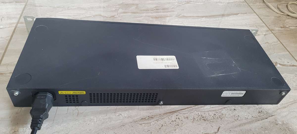 Clean USED 24-Port 3-Com BASELINE SWITCH (3C16471B)