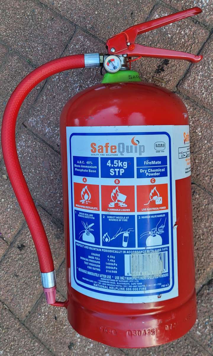 4.5 Kg FULL Fire Extinguisher. (No Clear Recharge Date).  Bid Per Piece