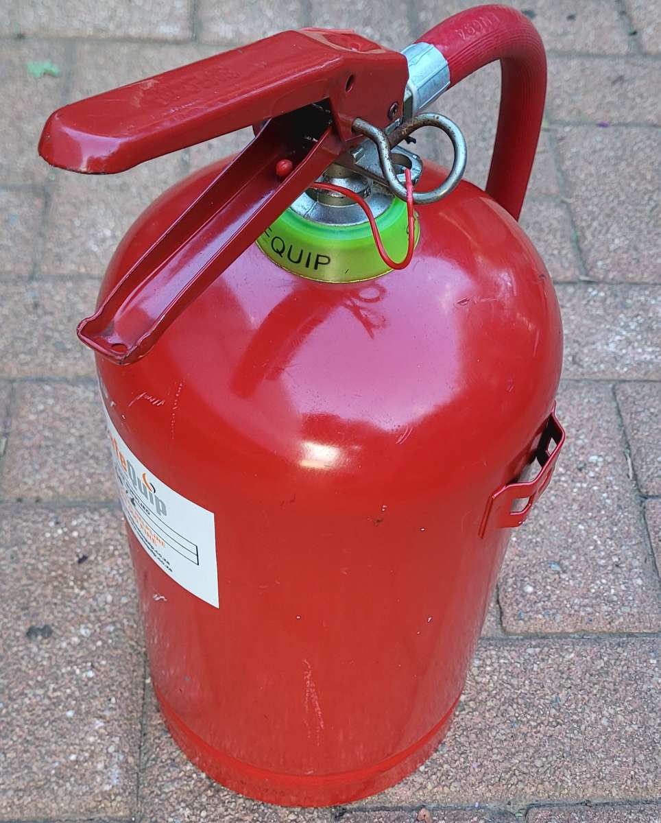 4.5 Kg FULL Fire Extinguisher. (No Clear Recharge Date).  Bid Per Piece